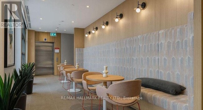 Building Photo - 720 Whitlock Ave