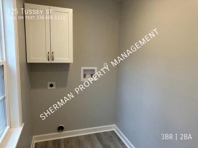 Building Photo - 725 Tussey St