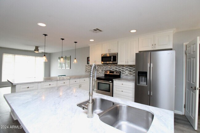 Building Photo - 7814 E Cypress St