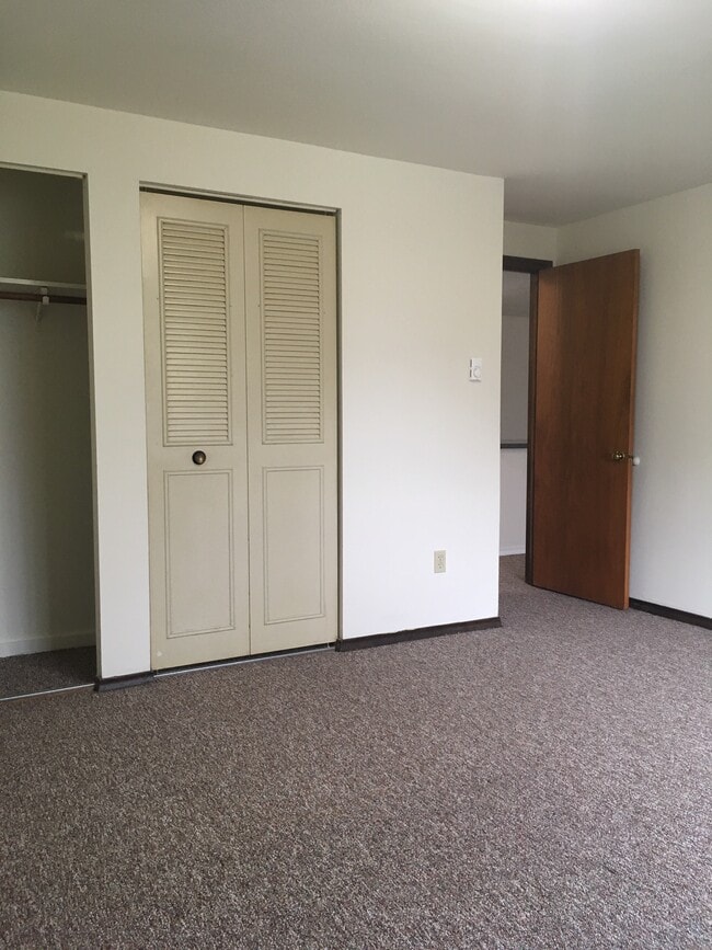 Building Photo - Hallmark Apartments