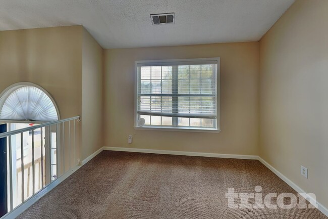 Foto del edificio - 3702 Heyford Ct