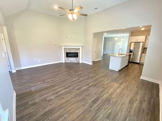 Building Photo - Now Leasing a 4-Bedroom 3 Bath Home in Som...