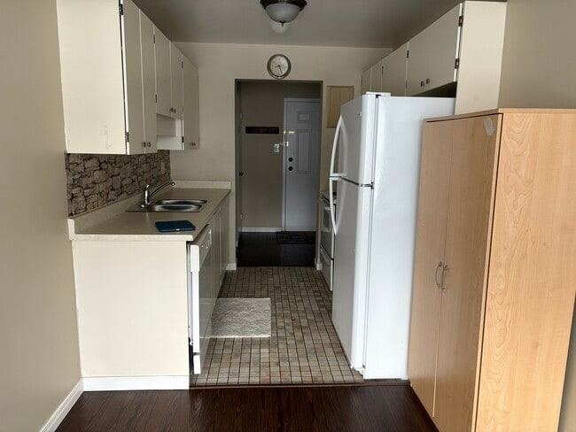 Photo du bâtiment - SPACIOUS ONE BEDROOM IN NORTH LONDON HIGHRISE