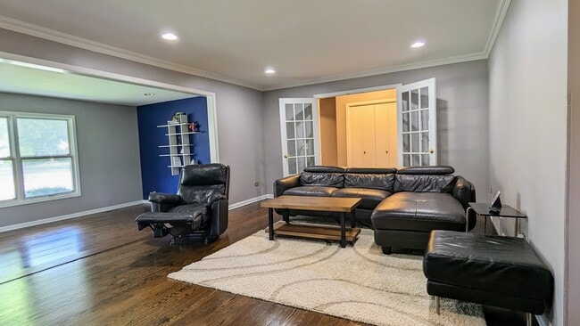 Building Photo - 536 S Echo Ln