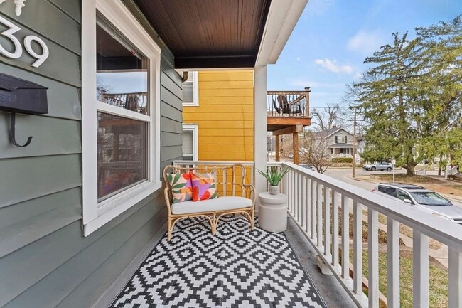 Building Photo - Updated 2-Story Home in the Heart of Hyde Park – Walk to Shops, Dining & Wasson Way