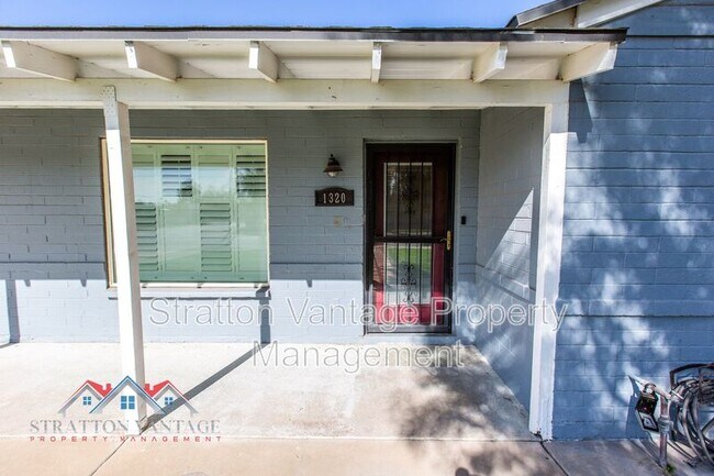 Building Photo - 1320 E Palo Verde Dr