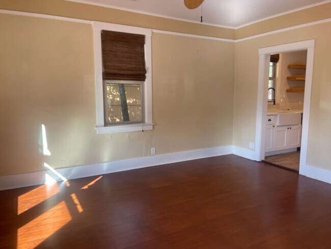 Foto del edificio - Coming Nov 17 - 3 Bedroom 2 Bath home in Clarkdale contact Property Pros Property Management