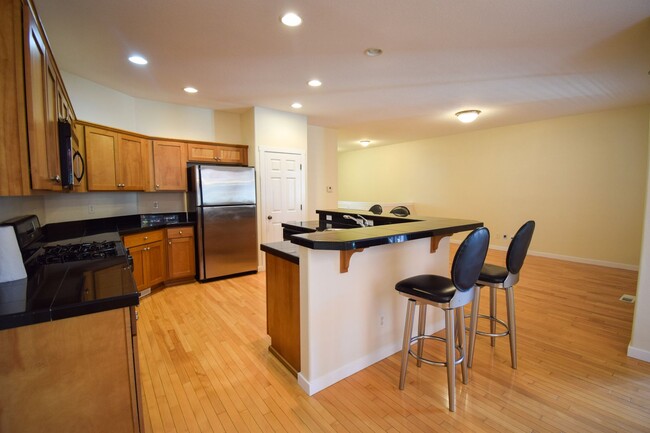 Building Photo - NEW LOWERED RENT!!!  $1,000 Move-in Specia...