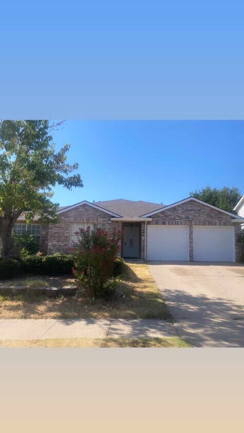 Primary Photo - 201 Yosemite Dr