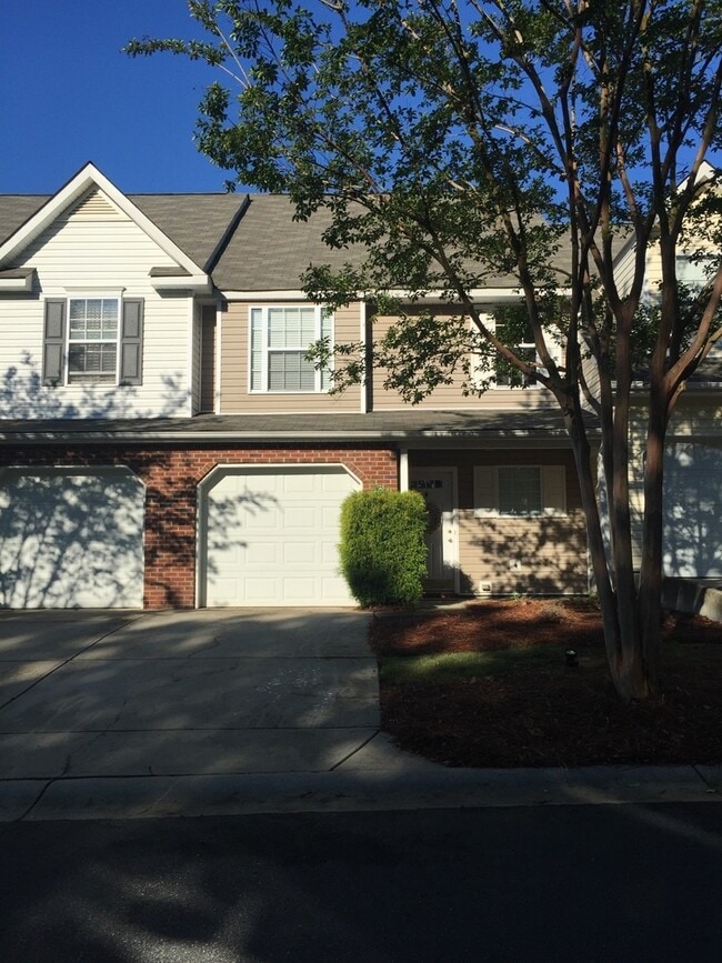 Building Photo - 1364 Walnut Hill Dr