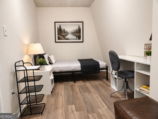Foto del edificio - 232 Rustwood Dr