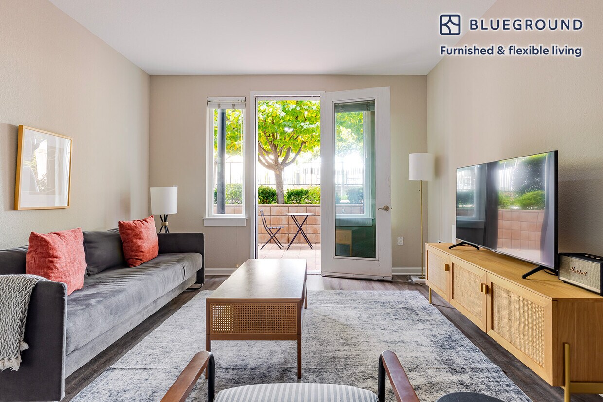 Foto principal - 5684 Bay St