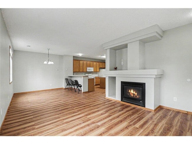 Building Photo - 130 River Woods Dr W