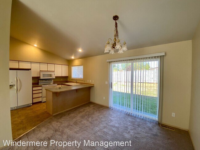 Foto del edificio - 3 br, 2 bath House - 948 E Street