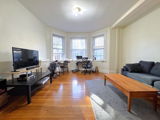 Building Photo - 22 Euston St