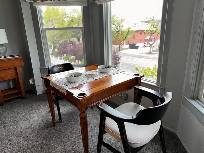 Foto del edificio - 129 N Pleasant St