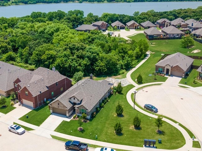 Building Photo - 2008 Lake Vista Dr