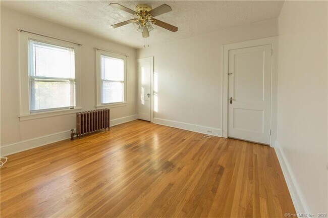 Building Photo - 289 Halley Ave
