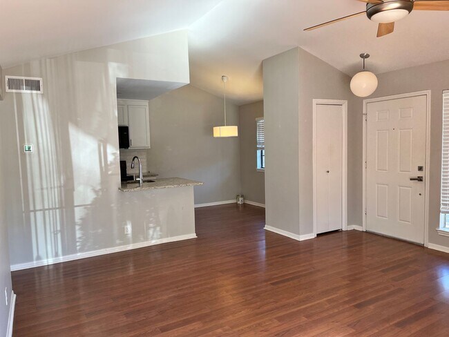 Foto del edificio - Cute 1/1 Close to Downtown!!