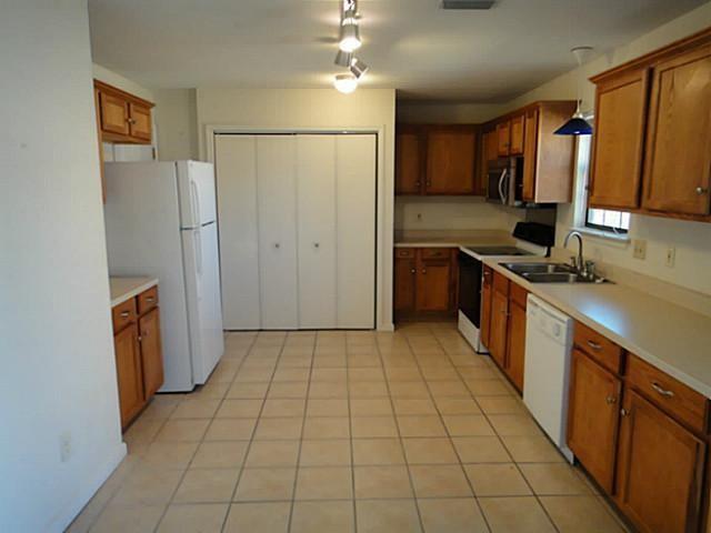 Foto del edificio - 1801 Meadowcrest Dr