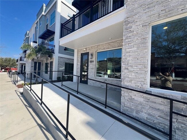 Foto del edificio - 891 City Walk Ln