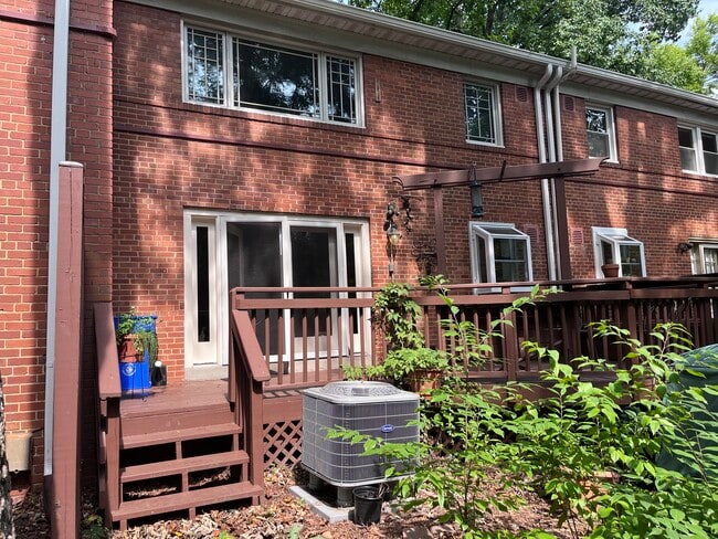 Building Photo - 8606 Geren Rd