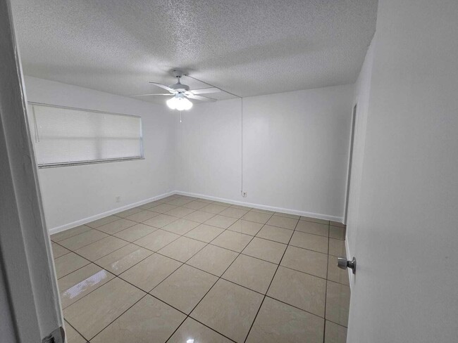 Building Photo - 7920 N Colony Cir