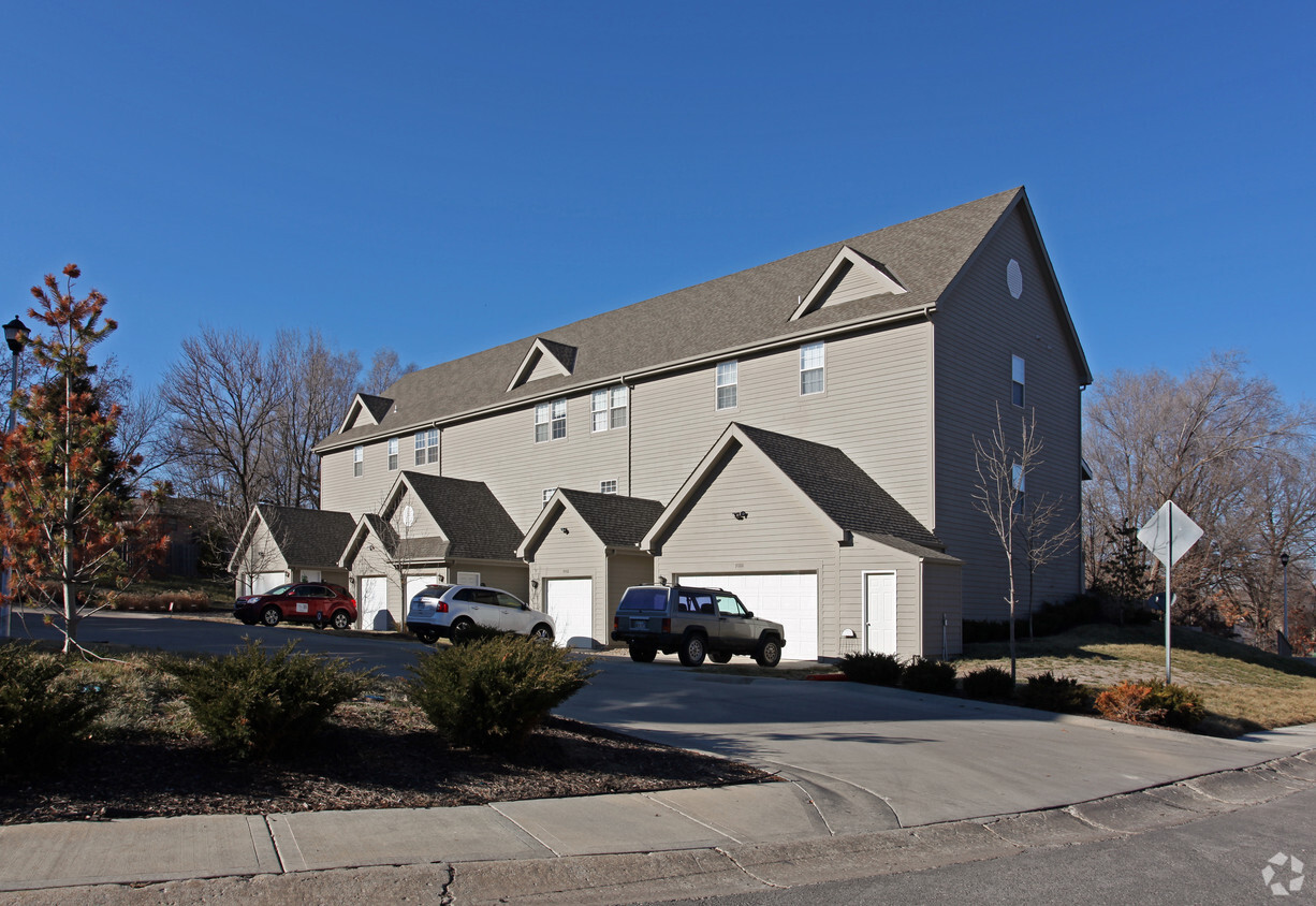 Primary Photo - 9000-9004 Hauser St