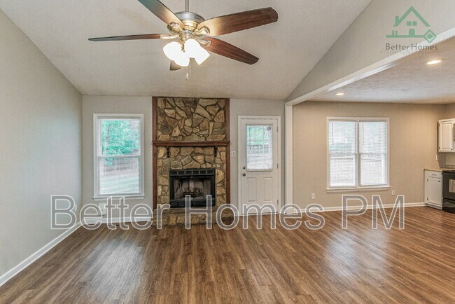 Foto del edificio - 7312 Pebblebrook Dr