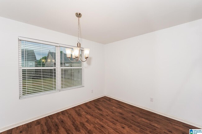 Foto del edificio - 915 Hawthorn Ln