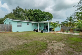 Building Photo - 1424 Willow Rd Building Photo - 1424 Willow Rd