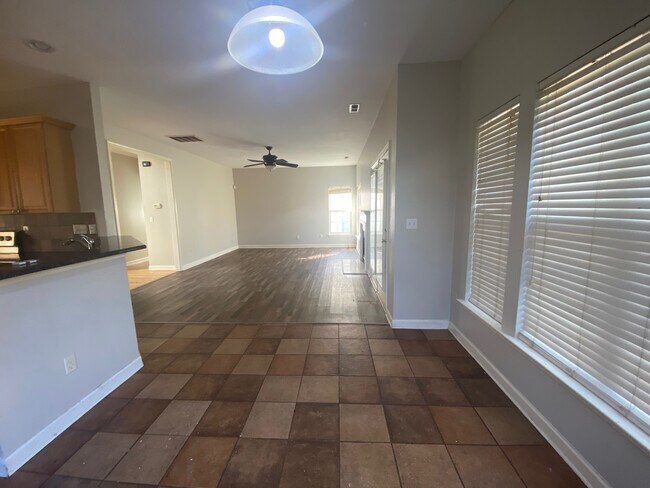 Building Photo - Room in Single Family Home on Hampton Pl Dr