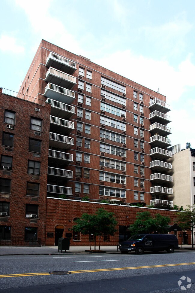 Building Photo - 420 W 23rd St