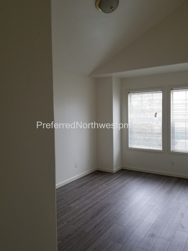 Building Photo - 4123 Forsythia St