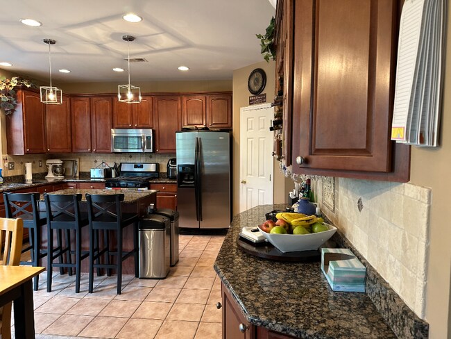 Building Photo - 8 Cobblestone Ct