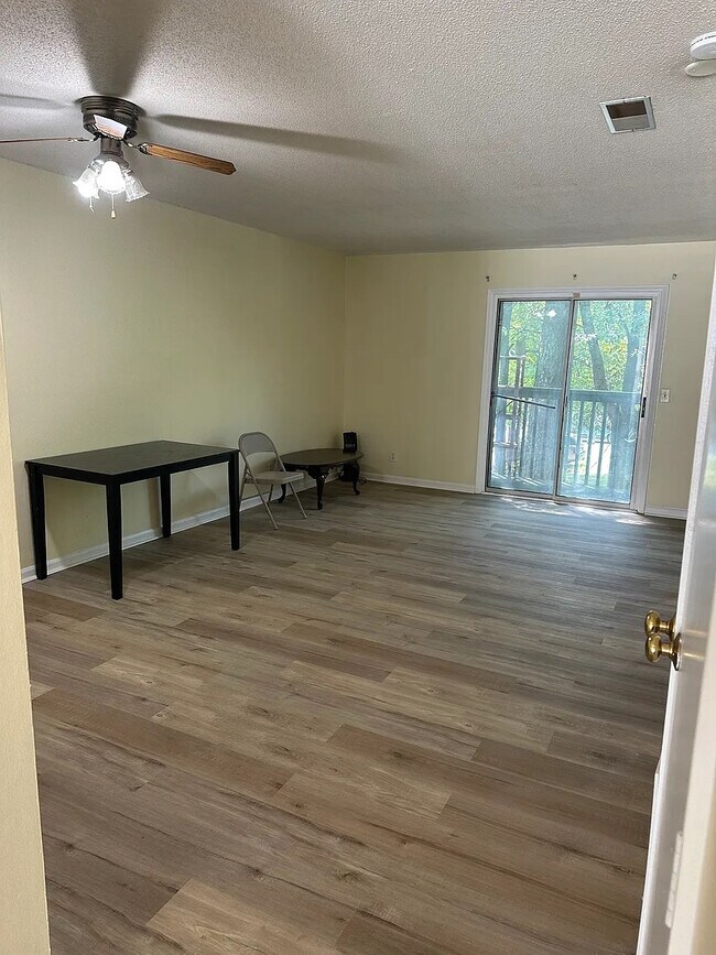 Foto del edificio - Room in Apartment on Ashley Forest Rd