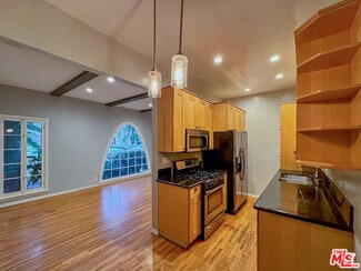 Building Photo - 340 N Oakhurst Dr