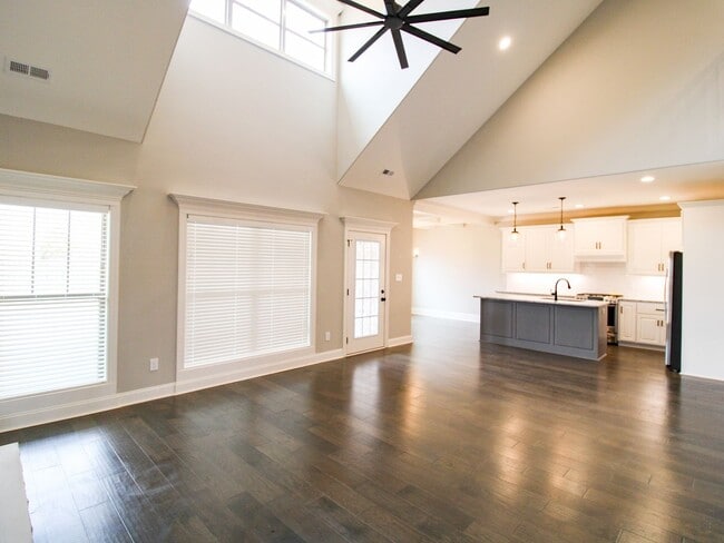 Foto del edificio - Beautiful two story home at Whispering Pines!
