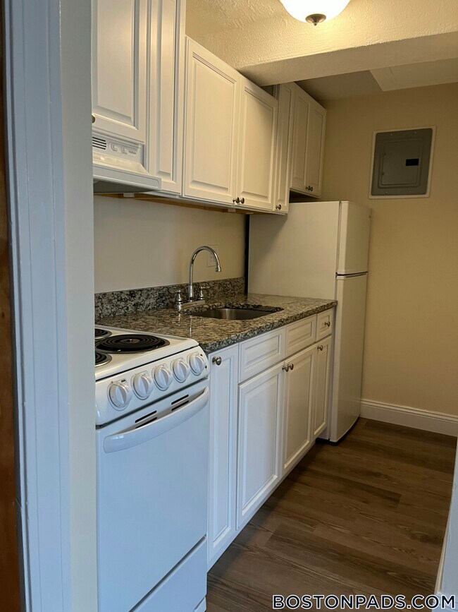 Foto del edificio - 168 N Beacon St