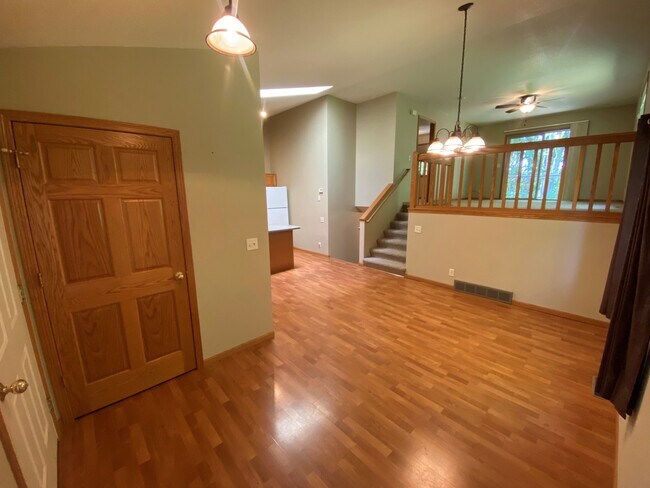 Building Photo - 1710 Menomonie St
