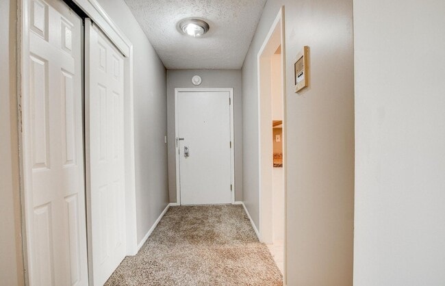 Building Photo - Walking distance to UNMC - Just open!