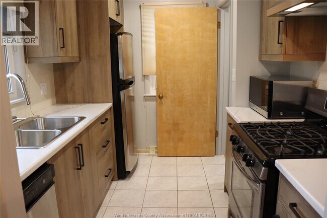 Photo du bâtiment - 3820 Karen St