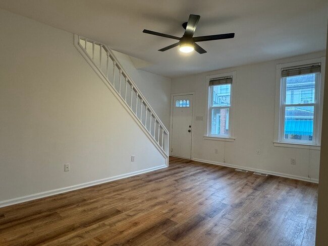 Building Photo - 16 Sycamore St