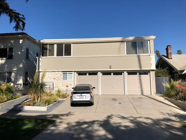 Exterior - 921 Lincoln Blvd