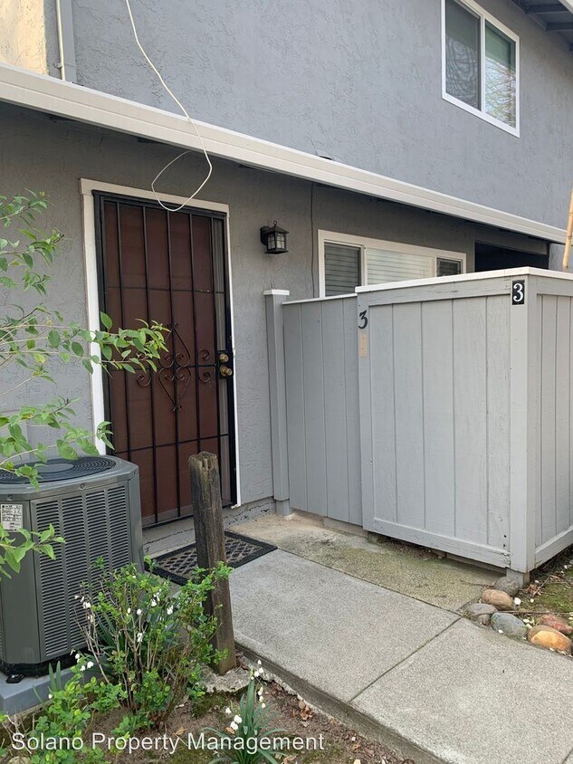 Primary Photo - 2 br, 1.5 bath House - 141 Del Rio #3