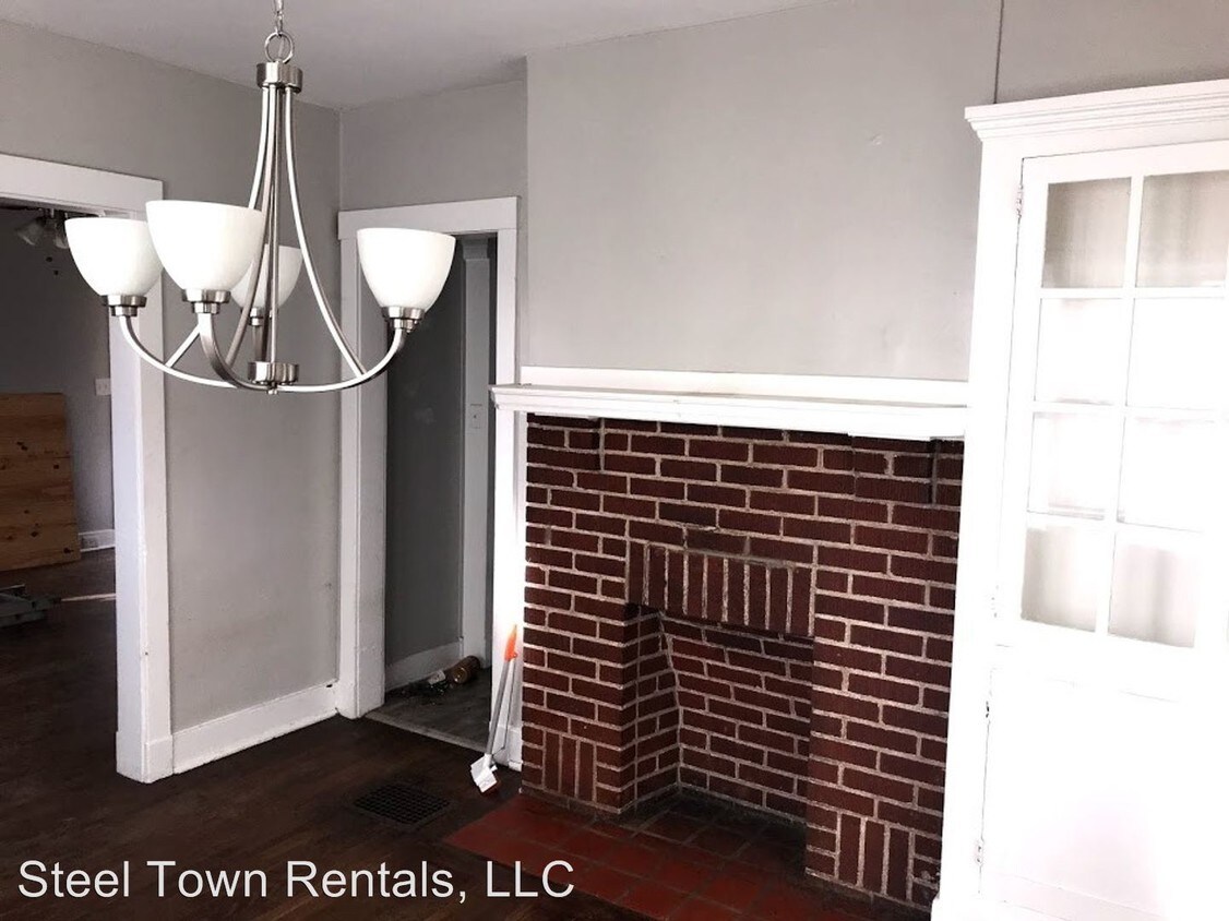 Building Photo - 3 br, 1 bath House - 283 Universal Road