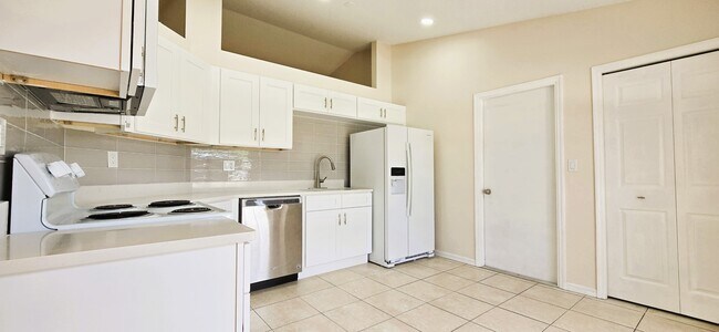 Foto del edificio - 710 Lindsay Pl