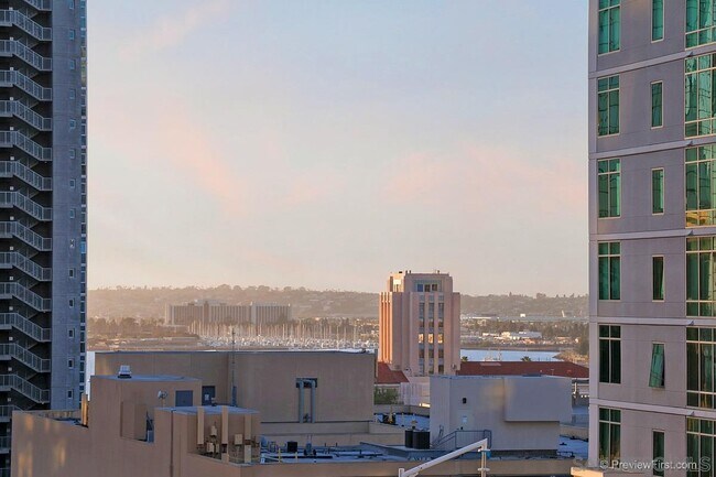 Foto del edificio - 350 W Ash St