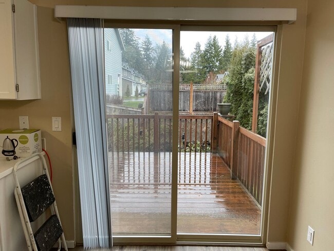 Building Photo - 2BEDROOM 1.5 BATH TOWNHOME - EAST BREMERTON