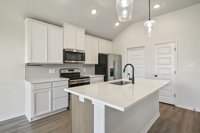 Building Photo - Immediate Move in - 3 Bedroom, 2 Bathroom Home in Rudder Pointe with Open Concept